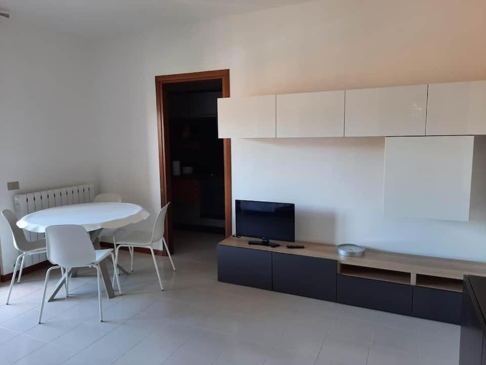 Appartamento Confortevole E Ben Servito San Mariano Extérieur photo